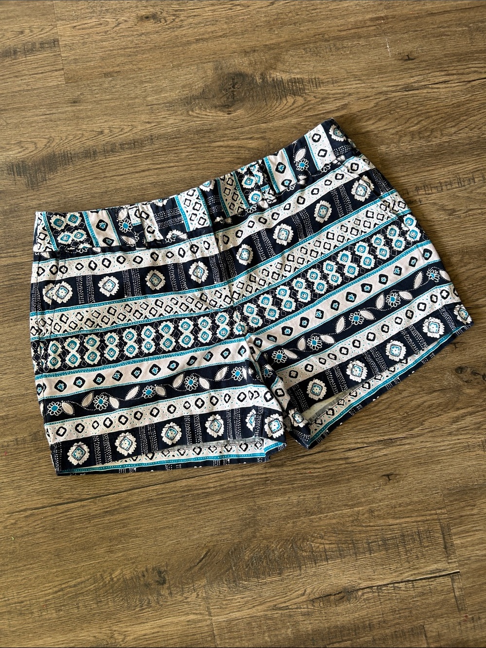 LOFT|Navy, White & Teal Patterned Shorts sz 8